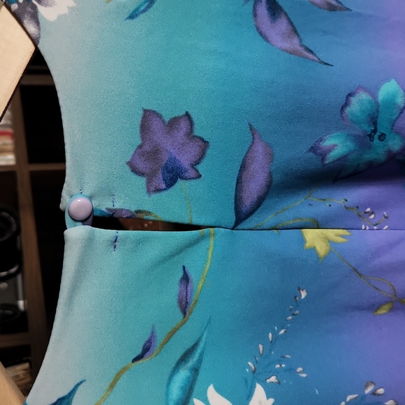 VTG Plus Sz Silky Floral Top - Picture 5 of 5